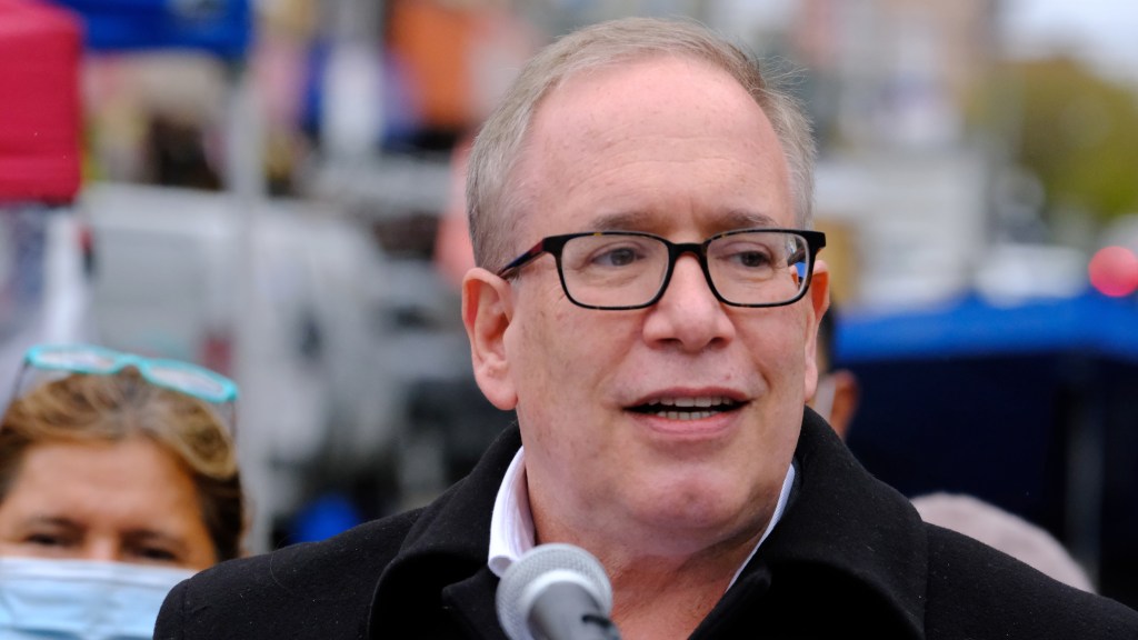 Ex-NYC Comptroller Scott Stringer chatting with strategists and potential donors in challenging Mayor Adams in 2025, will decide in January: sources