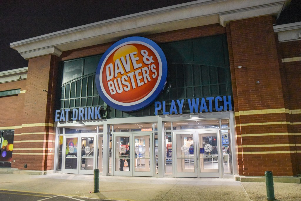 Dave & Busters restaurant