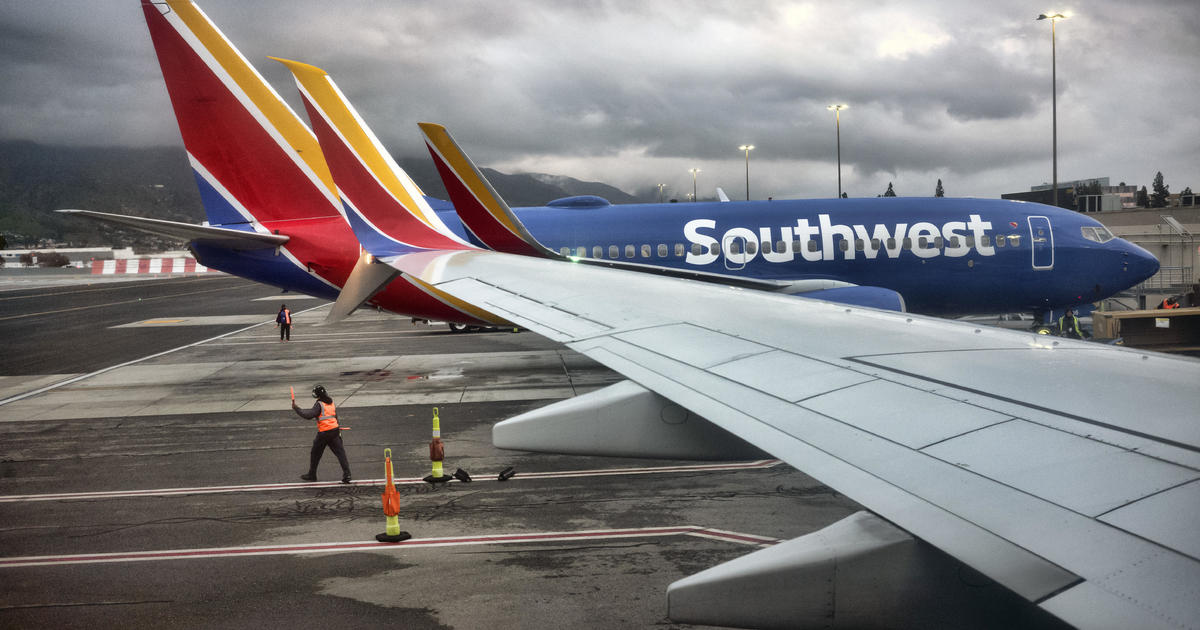 Southwest Airways cancels tons of of flights, disrupting some vacation vacationers