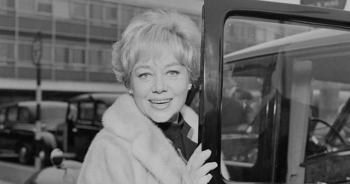 Glynis Johns, ‘Mary Poppins’ Star, Dead at 100